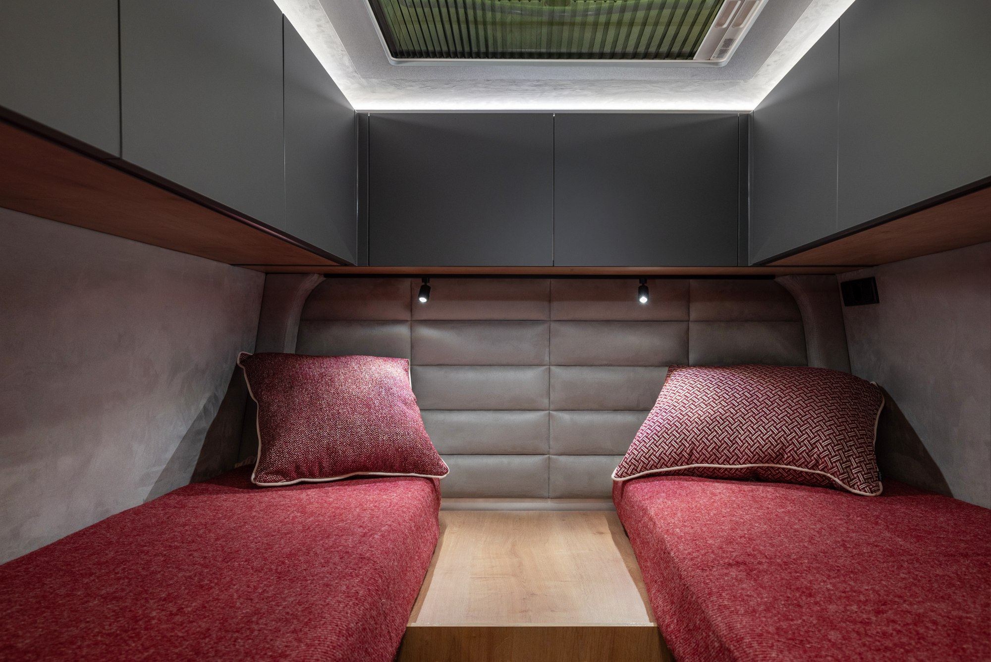 Bedrooms in the Globe Traveler Falcon 2Z